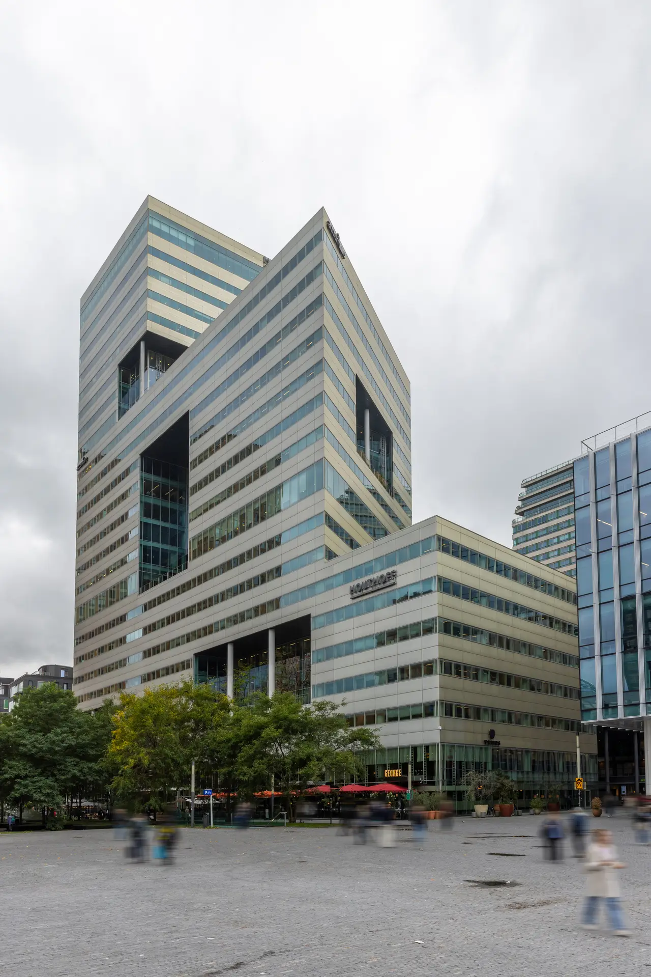 Kantoortoren aan de Gustav Mahlerlaan op de Zuidas in Amsterdam